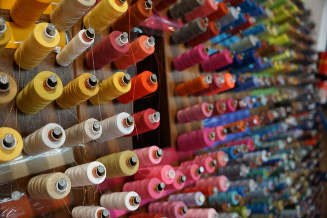 重庆智能手机充电器与无线充电器技术参数对比分析