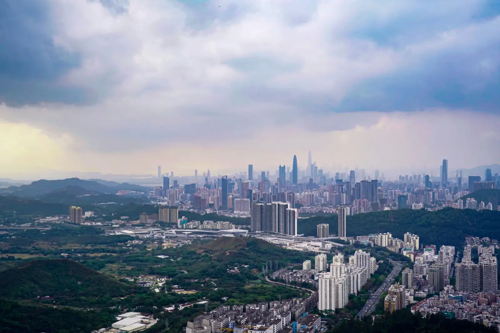 西南地区车载充电器选购指南：适配性与充电效率评估
